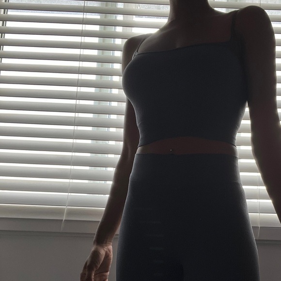Grey active leggings( full length) + Crop tank - Picture 4 of 5